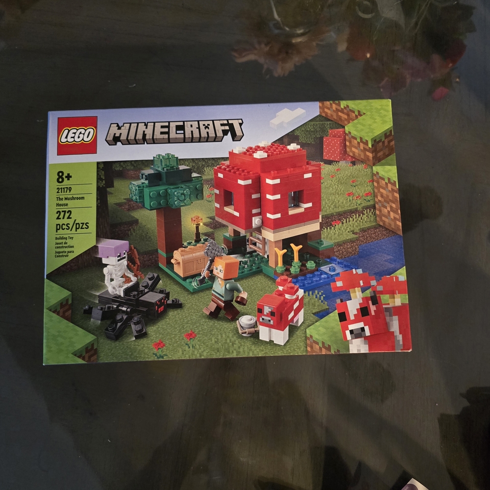 LEGO Minecraft The Mushroom House Building Kit